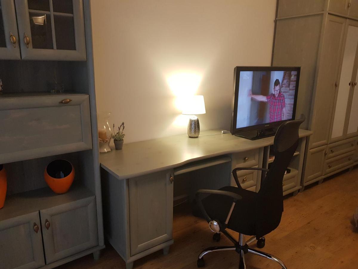 Przytulna I Przestrzenna Garsoniera- Centrum Tarnów Buitenkant foto