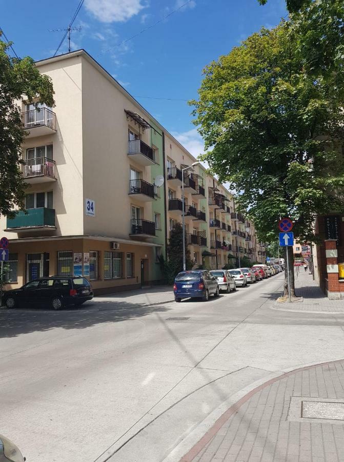 Przytulna I Przestrzenna Garsoniera- Centrum Tarnów Buitenkant foto