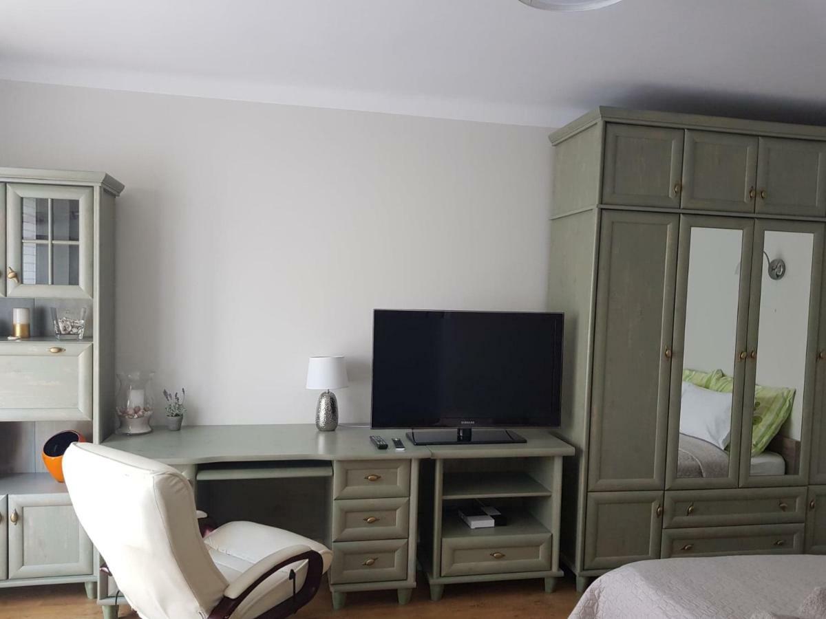Przytulna I Przestrzenna Garsoniera- Centrum Tarnów Buitenkant foto